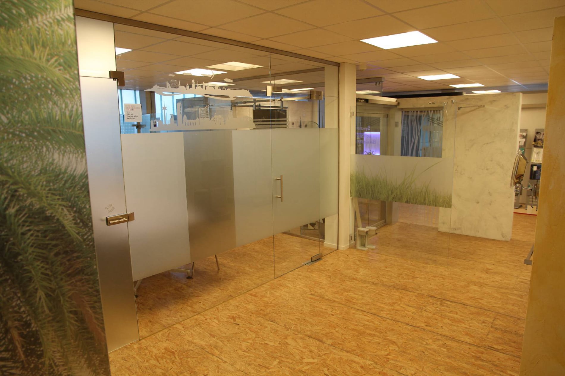 Großer Glas-Showroom von Glas Scholl in Duisburg